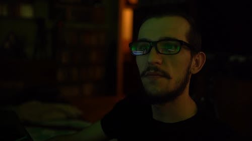 有关人, 回答, 室内的免费素材视频