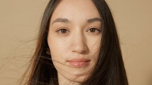有关人, 咖啡色头发的女人, 女人的免费素材视频