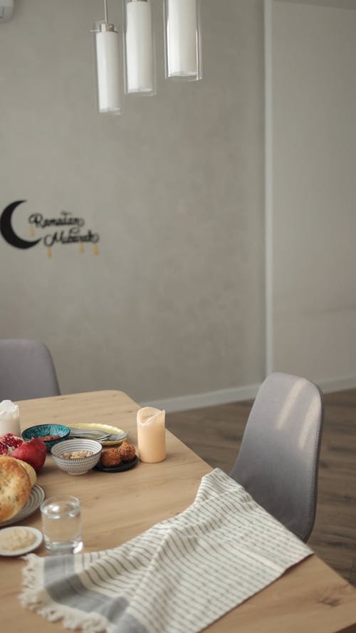 有关在家, 垂直视频, 女人的免费素材视频