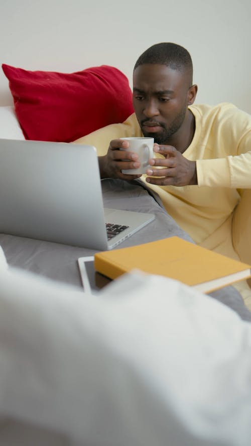 有关咖啡, 喝, 在家工作的免费素材视频