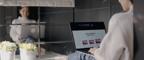 有关3C用品, 低角度拍摄, 反射的免费素材视频