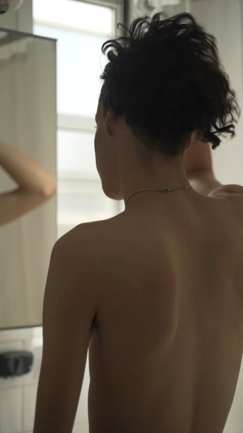 有关上网, 人, 半裸的免费素材视频