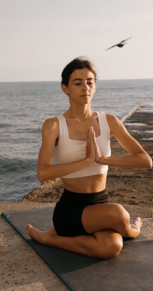 有关主动穿着, 交叉的双腿, 人的免费素材视频