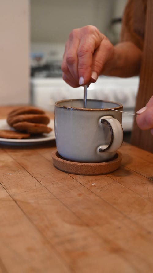 有关垂直视频, 手, 搅拌的免费素材视频