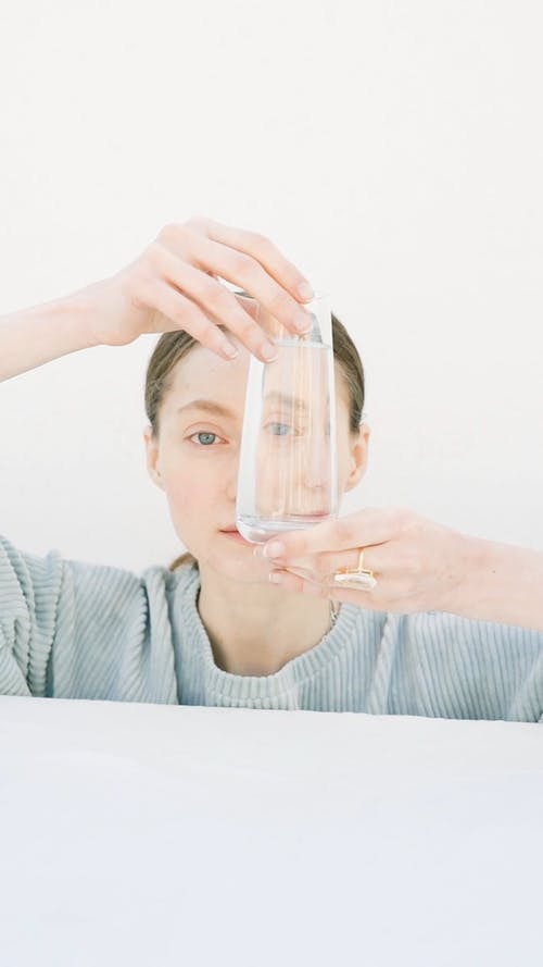 有关作文, 失真, 女人的免费素材视频