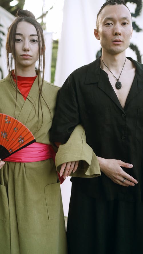 有关一对, 传统服饰, 垂直视频的免费素材视频