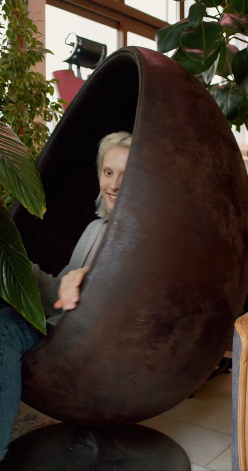 有关垂直视频, 女人, 室内植物的免费素材视频