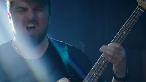 有关人, 吉他手, 执行的免费素材视频