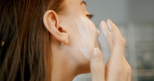 有关健康的皮肤, 化妆品, 可爱的女孩的免费素材视频