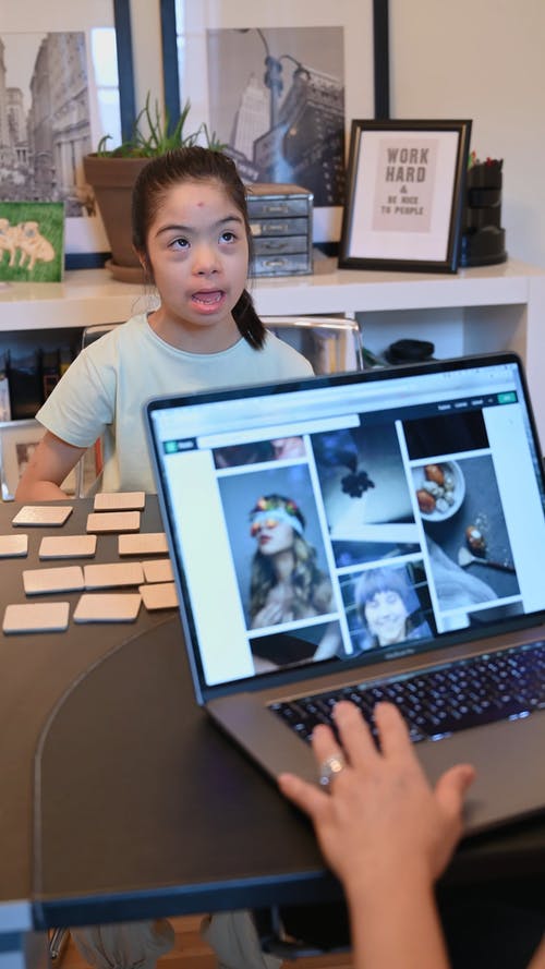 有关Pexels 图库, 上网, 儿童的免费素材视频