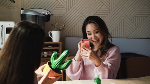 有关iPhone, 仙人掌, 儿童的免费素材视频