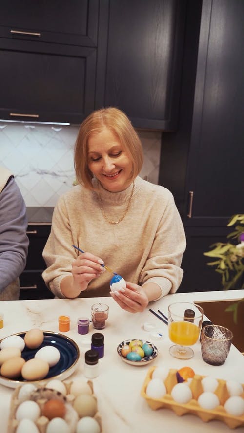 有关享受, 坐, 垂直视频的免费素材视频