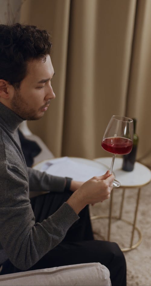 有关侧面图, 发抖, 喝的免费素材视频