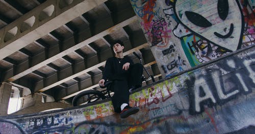 有关休闲装, 单车骑士, 坐的免费素材视频