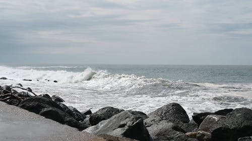 有关岩石, 岩石海岸, 招手的免费素材视频