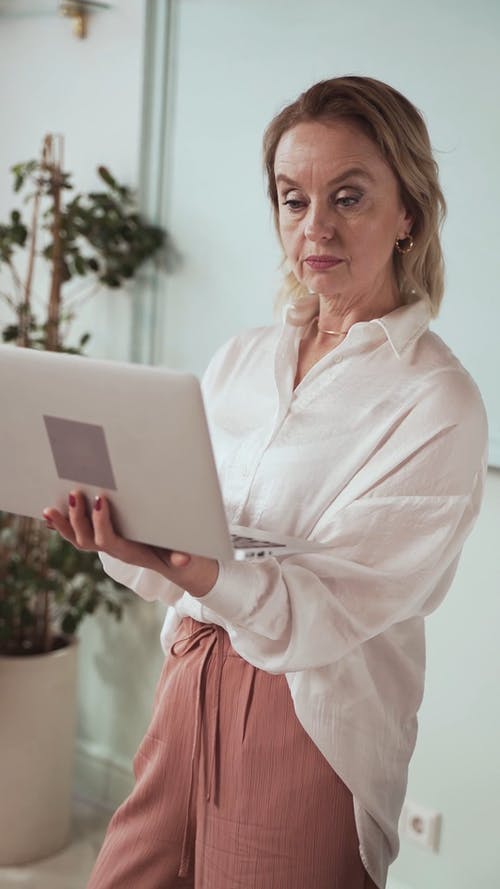 有关上网, 互联网, 休闲活动的免费素材视频