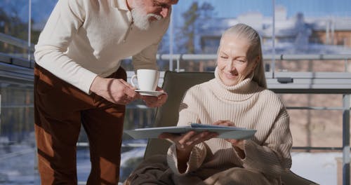 有关人, 休闲时间, 保暖的衣物的免费素材视频