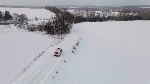 有关冬季, 从上面, 救护车的免费素材视频