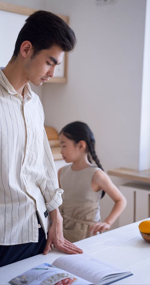 有关＃室内, 人, 倾斜射击的免费素材视频