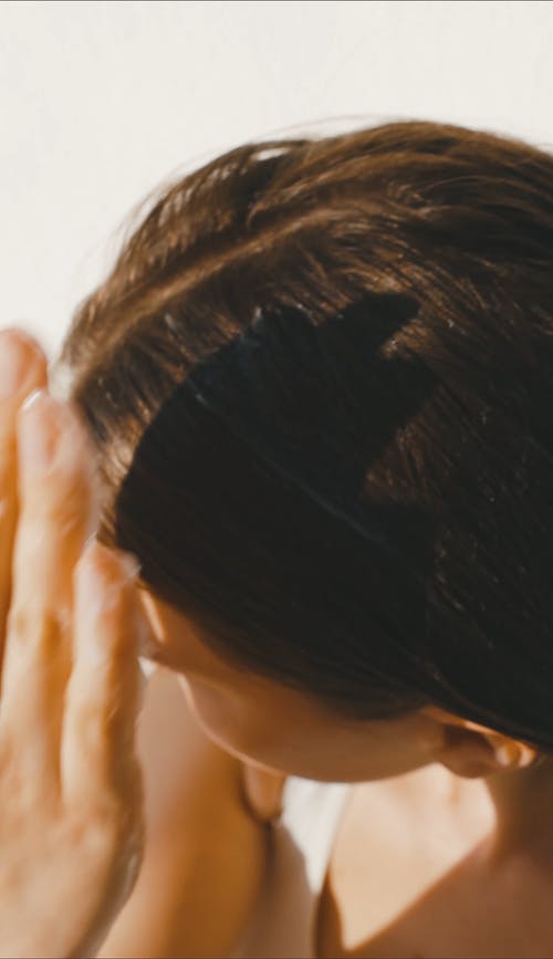 有关垂直视频, 涂抺, 头发护理的免费素材视频