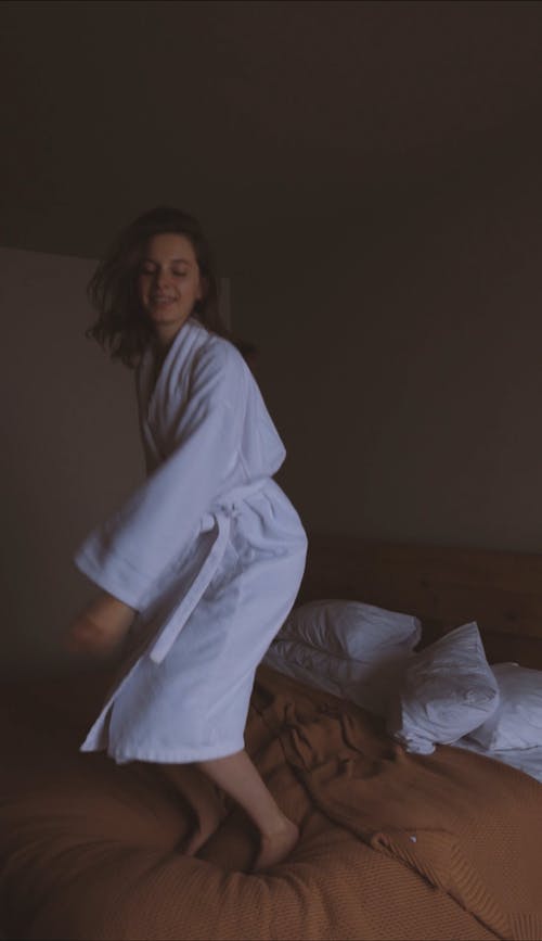 有关垂直视频, 室内, 床的免费素材视频