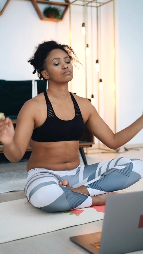 有关＃室内, 主动穿着, 伸展的免费素材视频