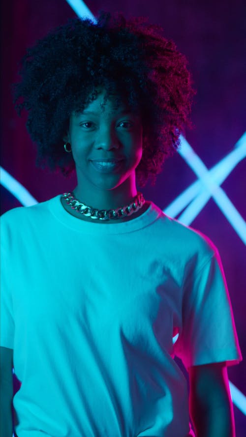 有关伸出舌头, 固定镜头, 女士的免费素材视频