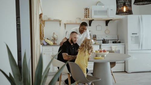 有关儿童, 可爱的, 同性父母的免费素材视频