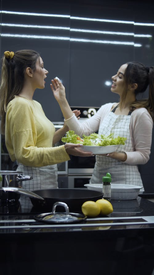 有关垂直视频, 女孩, 室内的免费素材视频