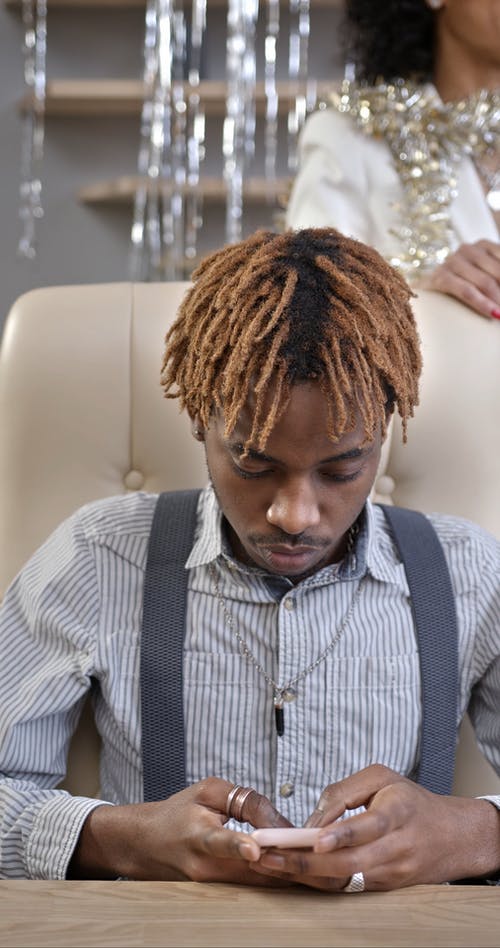 有关圣诞头带, 坐, 垂直视频的免费素材视频