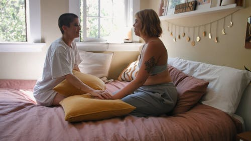 有关Throw Pillows, 一对, 刺青的的免费素材视频