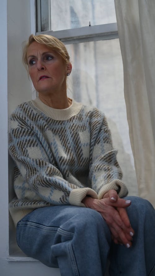 有关人, 伤心, 坐的免费素材视频