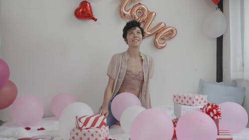 有关坐, 女人, 微笑的免费素材视频