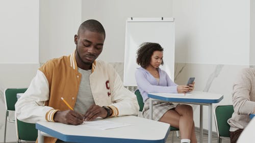 有关中学, 同学, 坐的免费素材视频