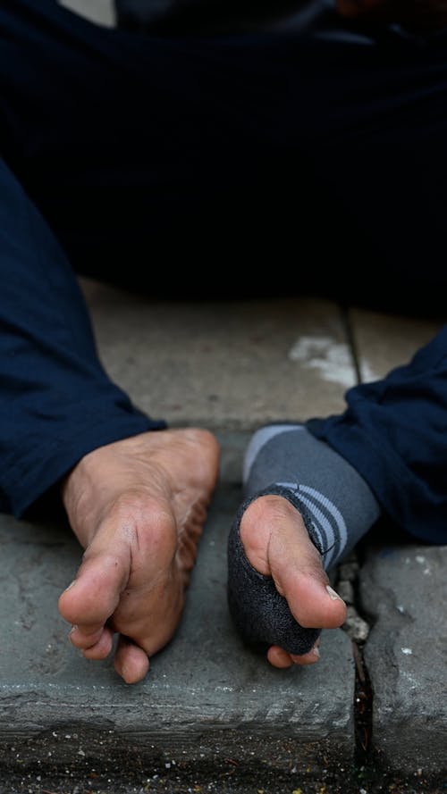 有关人, 人行道, 坐的免费素材视频