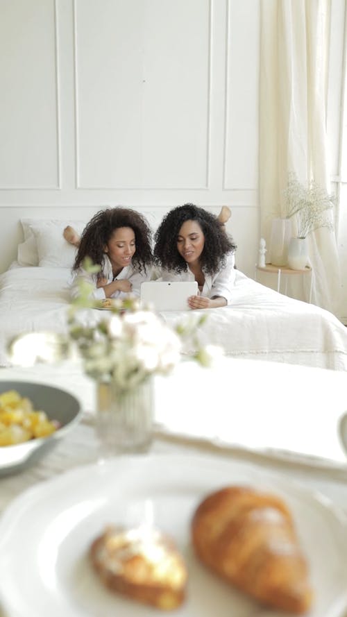 有关一起, 吃, 垂直视频的免费素材视频