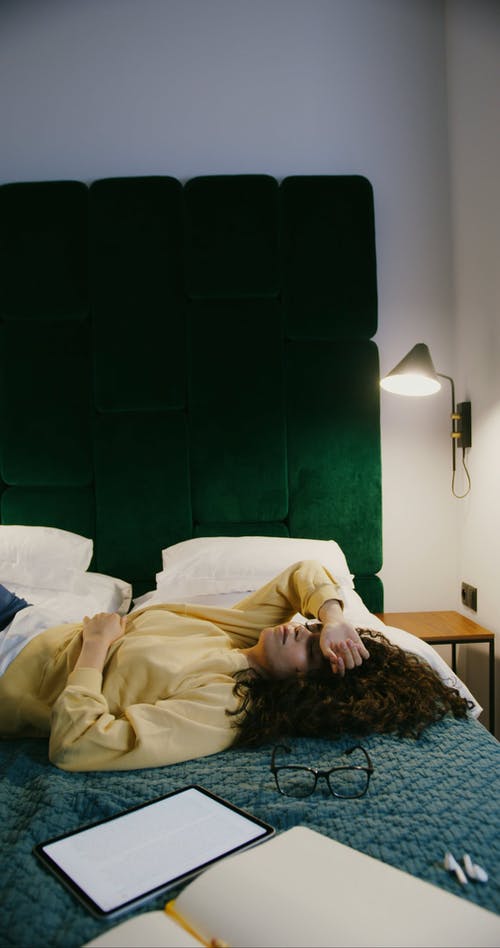 有关iPad, 图书, 压力的免费素材视频