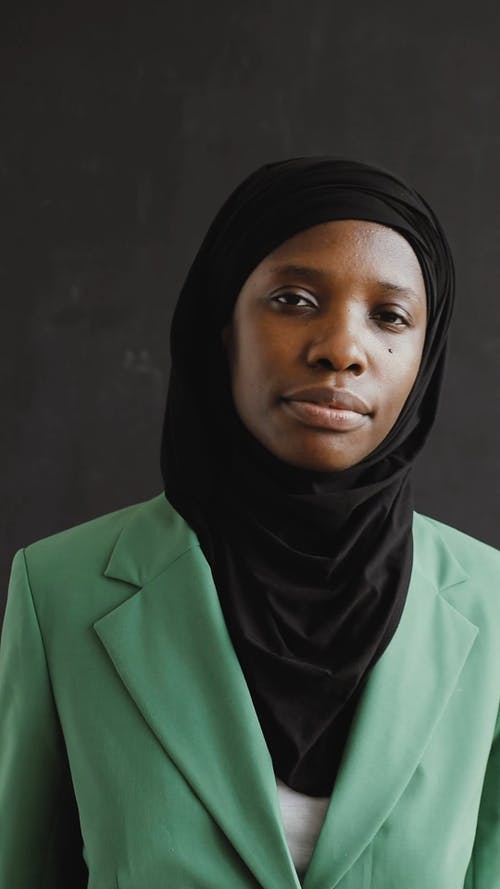 有关垂直视频, 女人, 微笑的免费素材视频