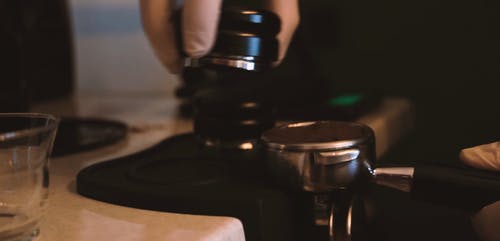 有关手, 浓缩咖啡机, 煮咖啡的免费素材视频
