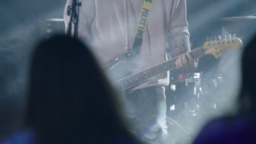 有关人, 吉他手, 弹拨的免费素材视频