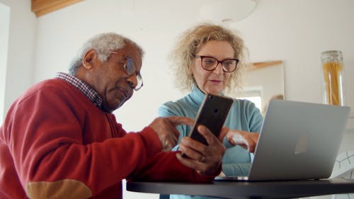 有关3C用品, 一对, 上网的免费素材视频