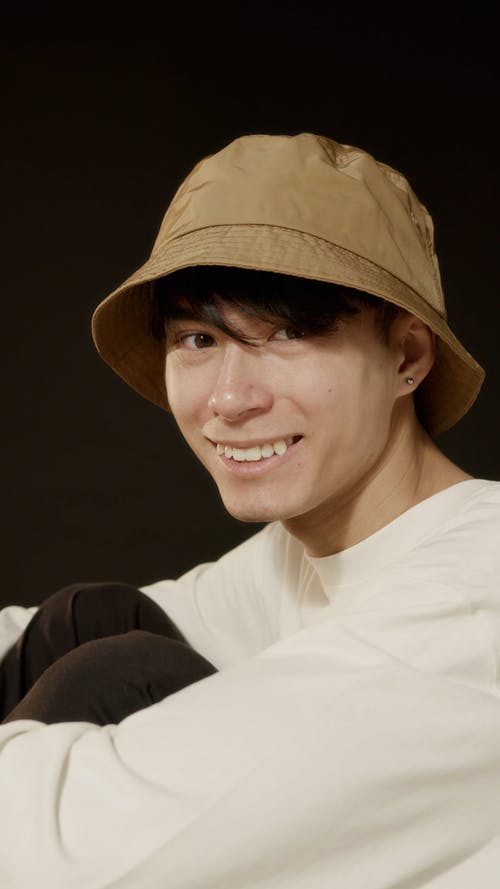 有关垂直视频, 工作室拍摄, 帽子的免费素材视频