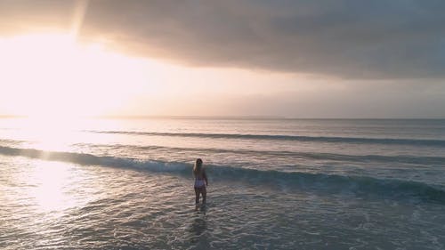 有关天空, 女人, 日光的免费素材视频