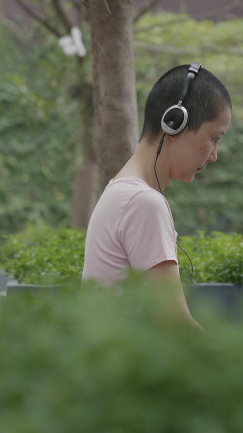 有关中年, 人, 侧面图的免费素材视频