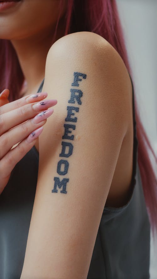 有关刺青, 垂直视频, 女人的免费素材视频