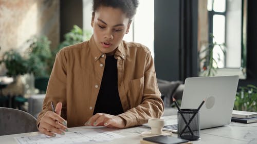 有关休闲服装, 商业, 坐的免费素材视频