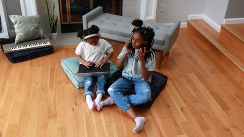 有关3C用品, dreadlock, Throw Pillows的免费素材视频