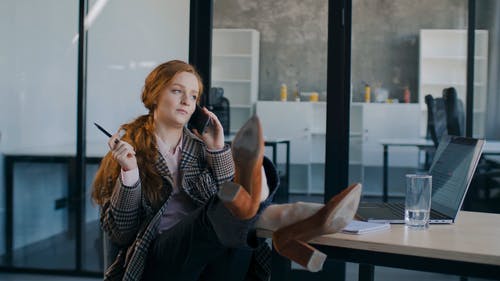 有关3C用品, 原子笔, 女人的免费素材视频