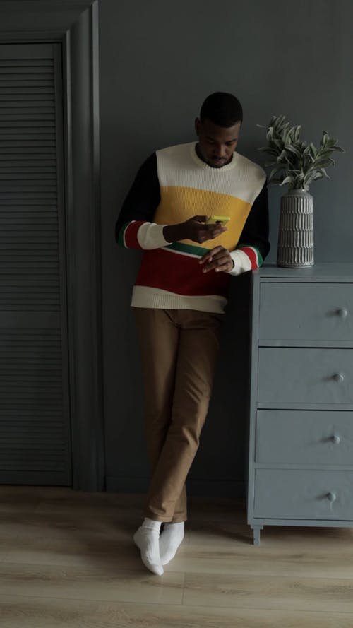 有关上网, 享受, 倚的免费素材视频