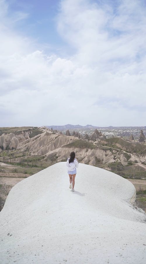 有关冒险家, 垂直视频, 女人的免费素材视频